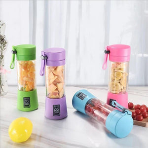 Rechargeable  portable fruit juicer or blender 